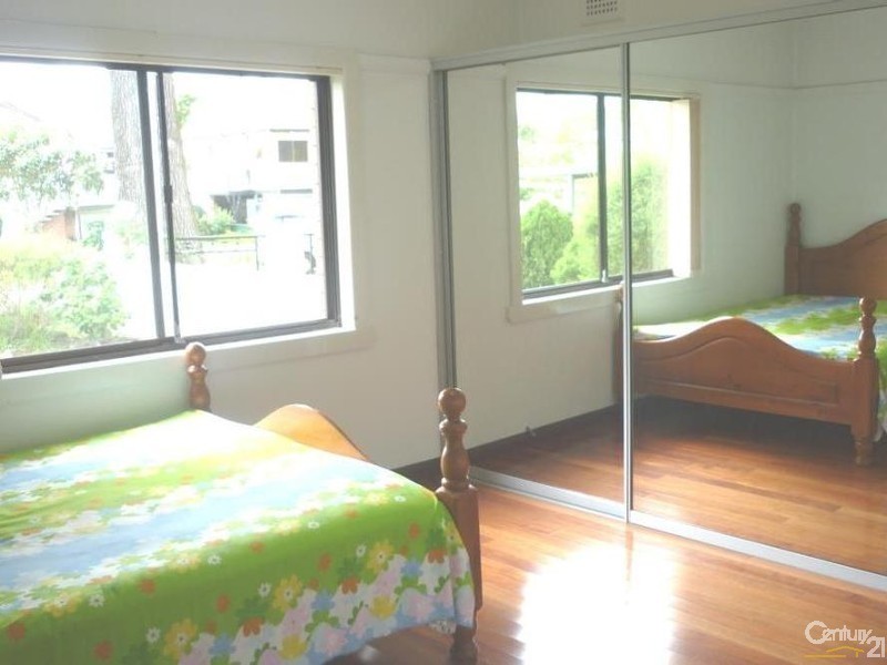 44 Riverview Rd, Fairfield NSW 2165