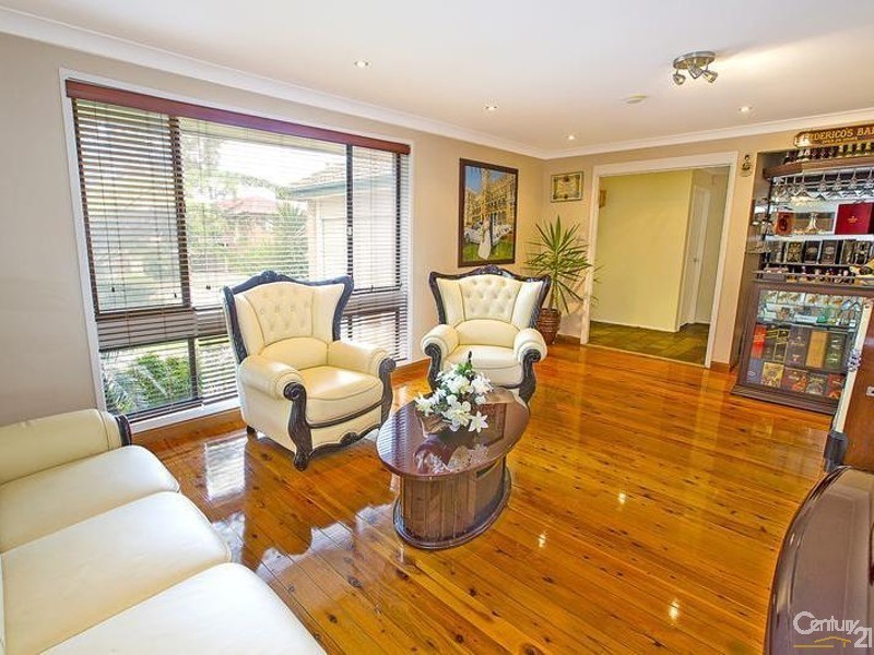 8 Canterbury Road, St Johns Park NSW 2176