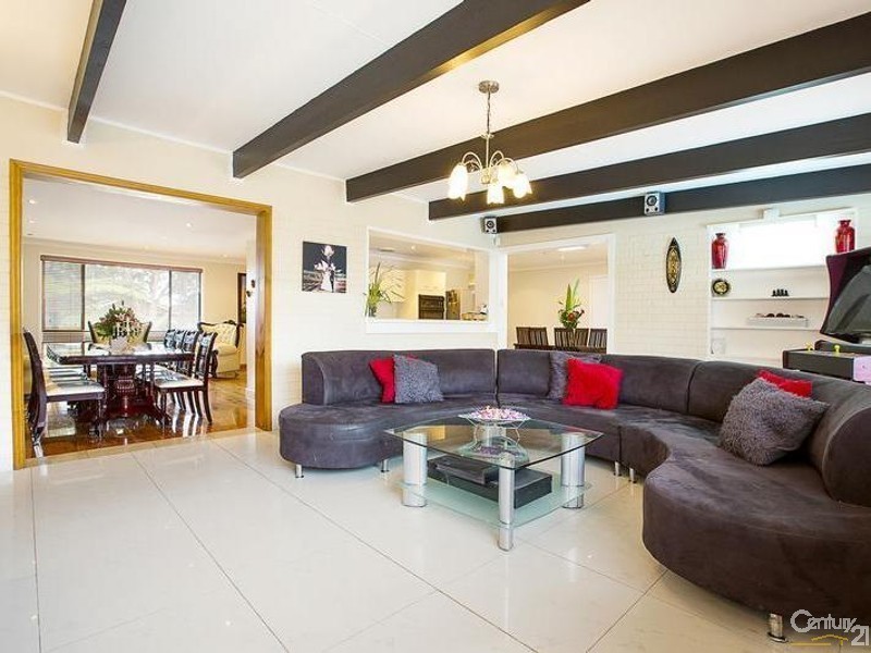 8 Canterbury Road, St Johns Park NSW 2176