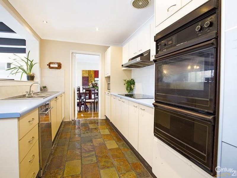 8 Canterbury Road, St Johns Park NSW 2176