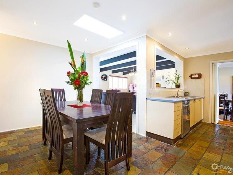 8 Canterbury Road, St Johns Park NSW 2176