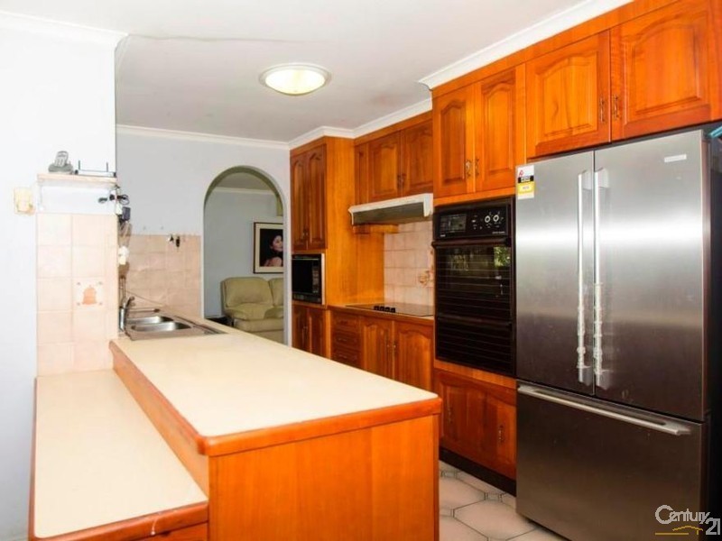 30 Dakota Drive, Bossley Park NSW 2176