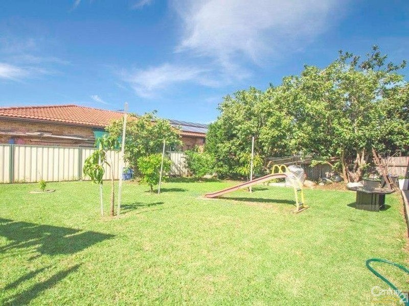 30 Dakota Drive, Bossley Park NSW 2176