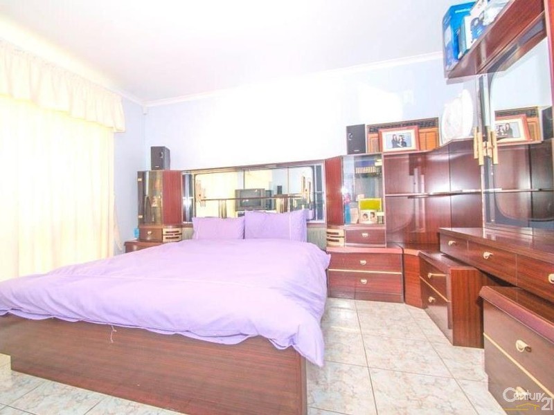 30 Dakota Drive, Bossley Park NSW 2176