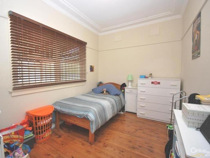 14 Cathcart st, Fairfield NSW 2165