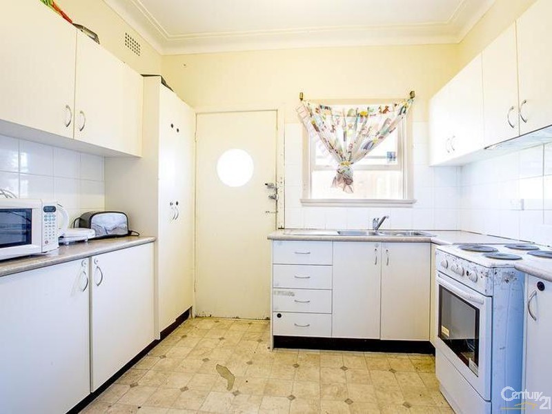 31 Granville Street, Fairfield NSW 2165