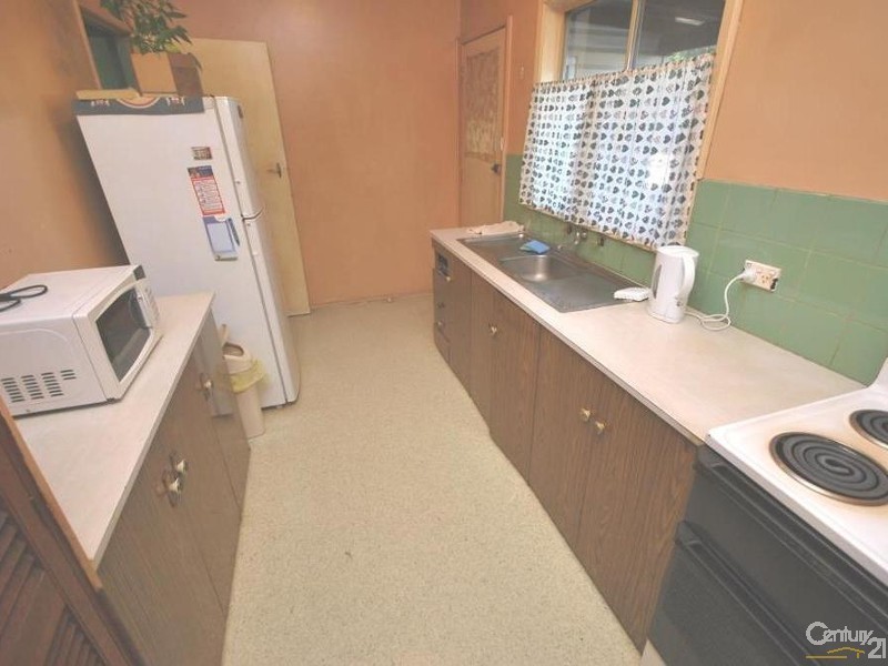 13  Kambala Crescent, Fairfield West NSW 2165