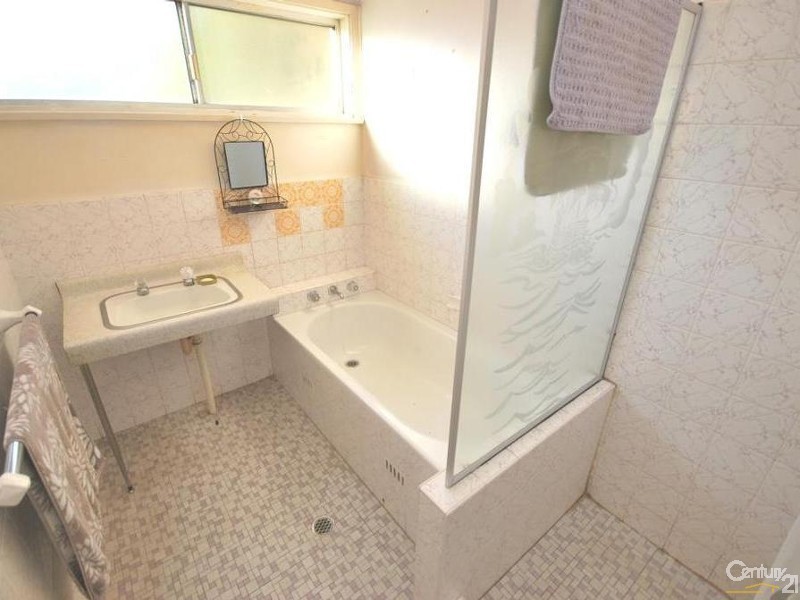 13  Kambala Crescent, Fairfield West NSW 2165