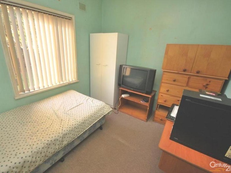 13  Kambala Crescent, Fairfield West NSW 2165