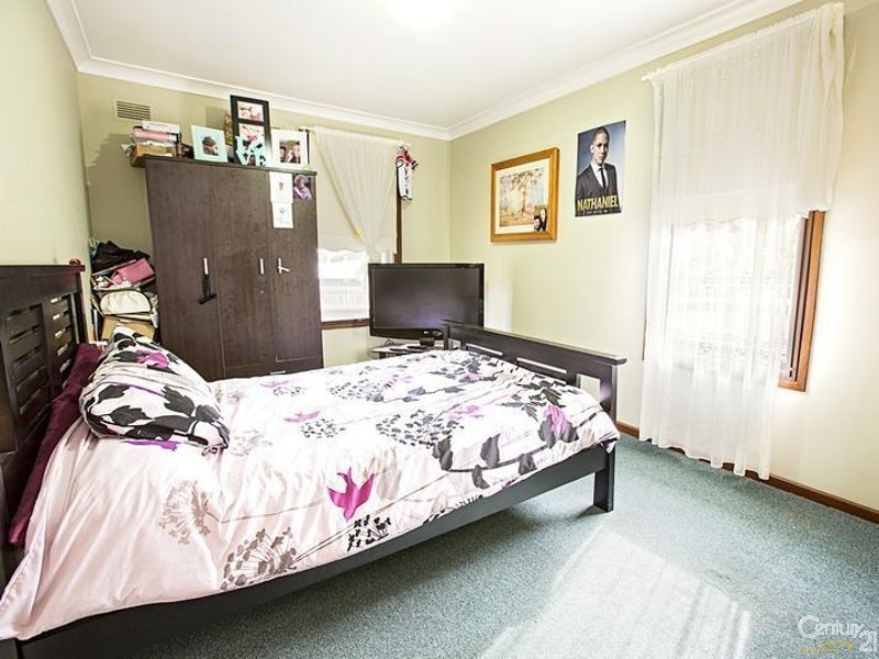 13 Tea Tree Crescent, Macquarie Fields NSW 2564