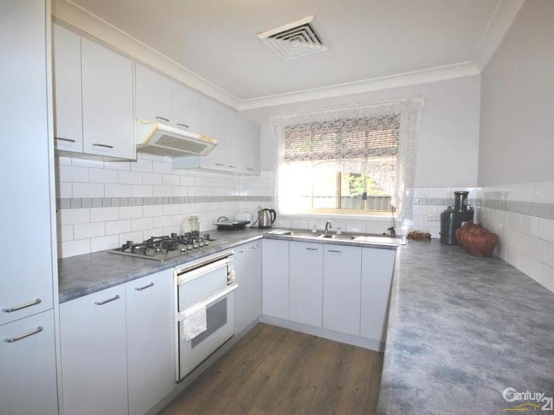 50 Sunny Place, St Johns Park NSW 2176