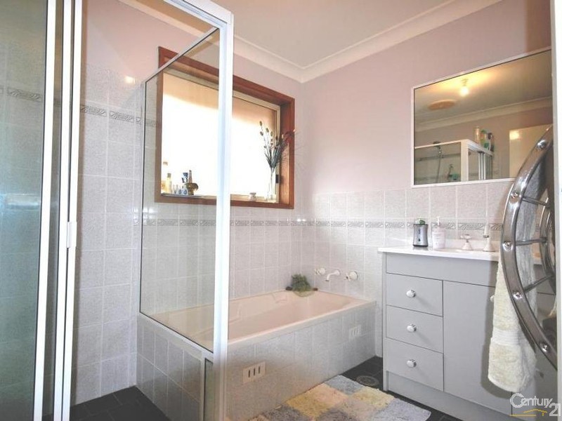 50 Sunny Place, St Johns Park NSW 2176