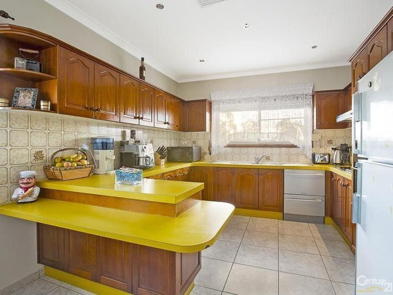 27 Hawthorn Road, St Johns Park NSW 2176