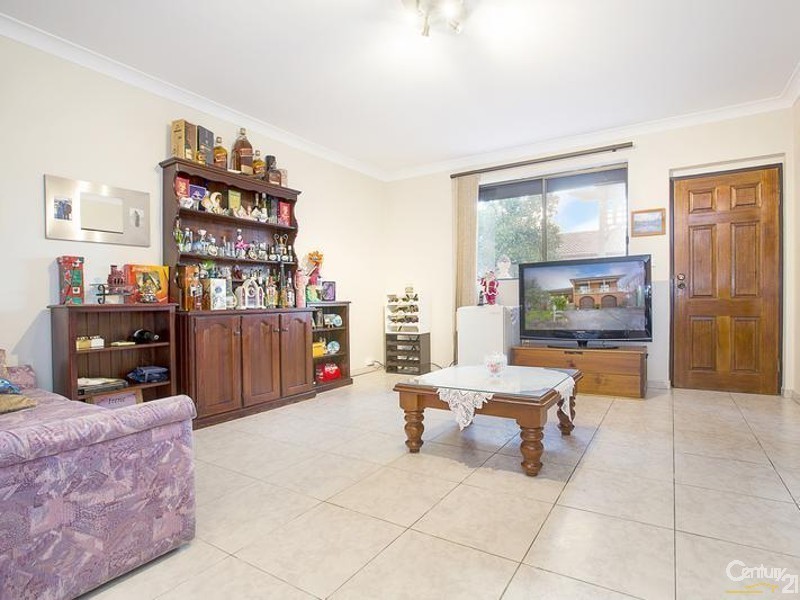 27 Hawthorn Road, St Johns Park NSW 2176
