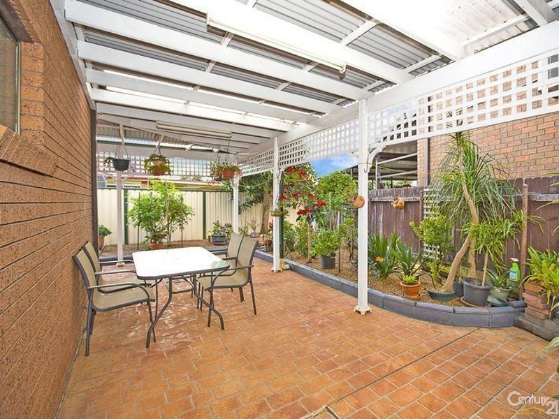 27 Hawthorn Road, St Johns Park NSW 2176