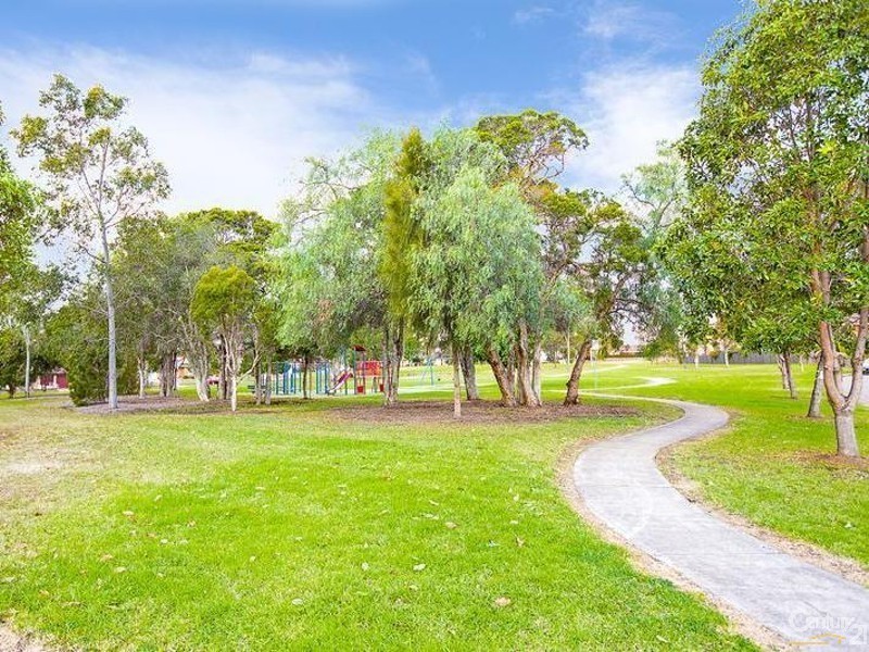 27 Hawthorn Road, St Johns Park NSW 2176