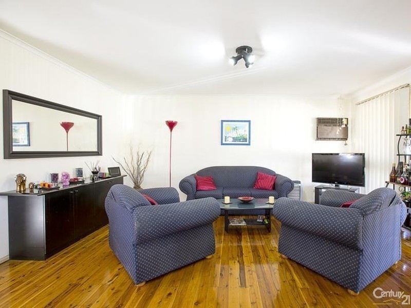 43 Roland Street, Bossley Park NSW 2176