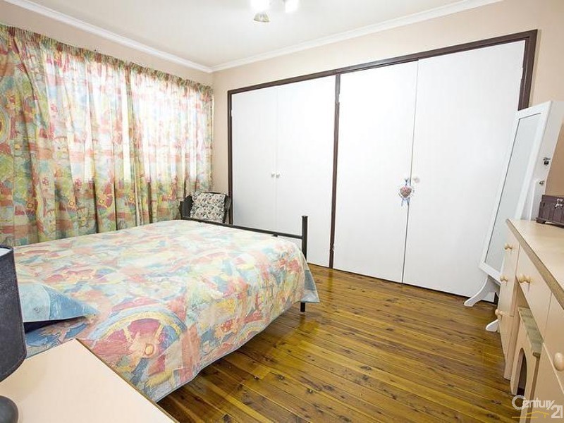 43 Roland Street, Bossley Park NSW 2176