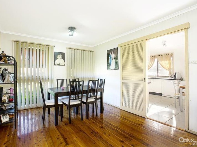 43 Roland Street, Bossley Park NSW 2176