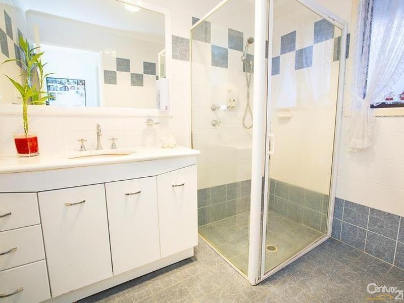 43 Roland Street, Bossley Park NSW 2176