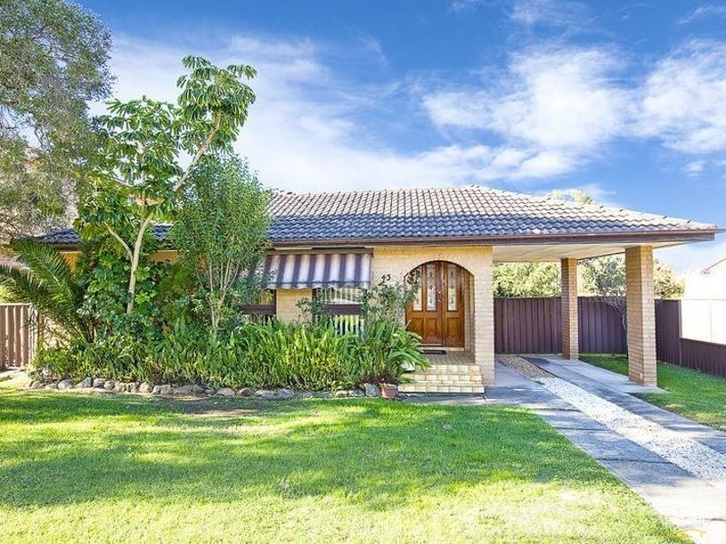 43 Roland Street, Bossley Park NSW 2176