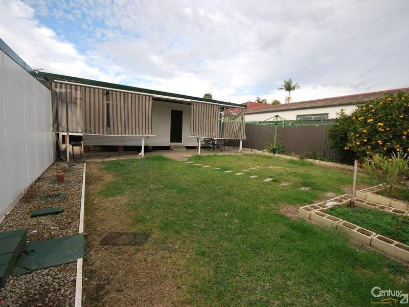 7 Hamersley Street, Fairfield West NSW 2165