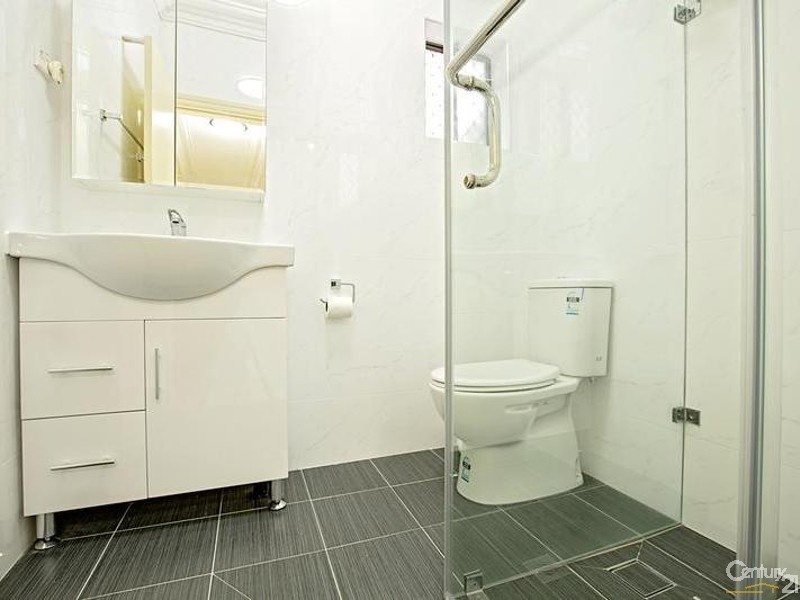 11 Fitzroy Cl, St Johns Park NSW 2176