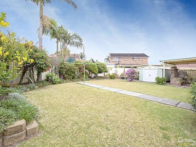 11 Fitzroy Cl, St Johns Park NSW 2176