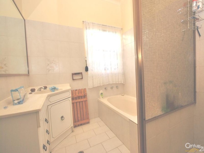 76 Charles Street, Smithfield NSW 2164