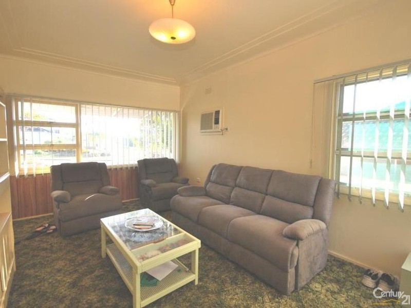 76 Charles Street, Smithfield NSW 2164