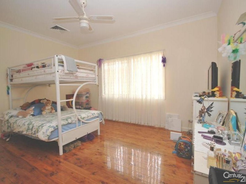 7 Ruby Street, Carramar NSW 2163