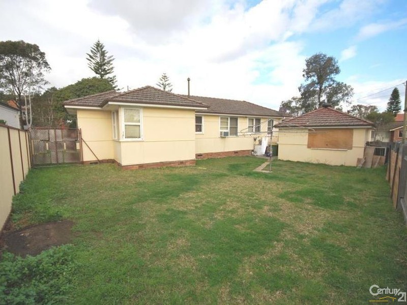 67 Sackville Street, Fairfield NSW 2165