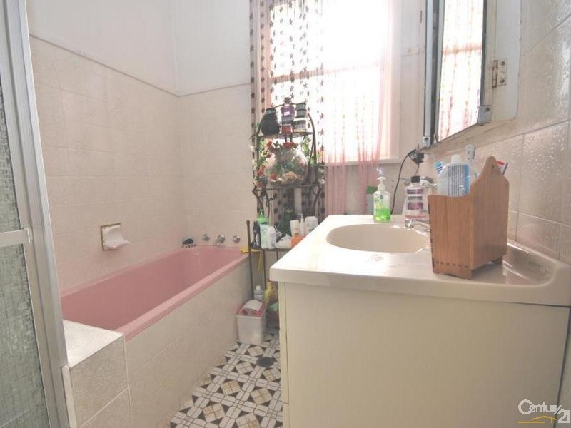 67 Sackville Street, Fairfield NSW 2165