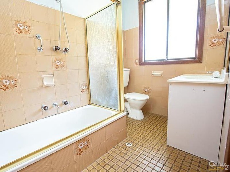 242A St Johns Road, St Johns Park NSW 2176