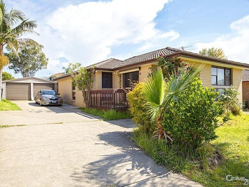 32 Bettong Crescent, Bossley Park NSW 2176