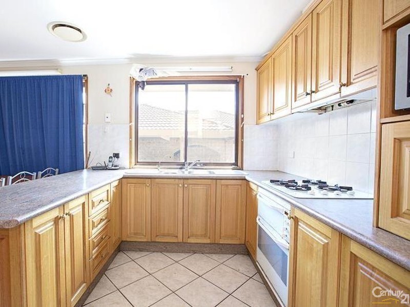 32 Bettong Crescent, Bossley Park NSW 2176