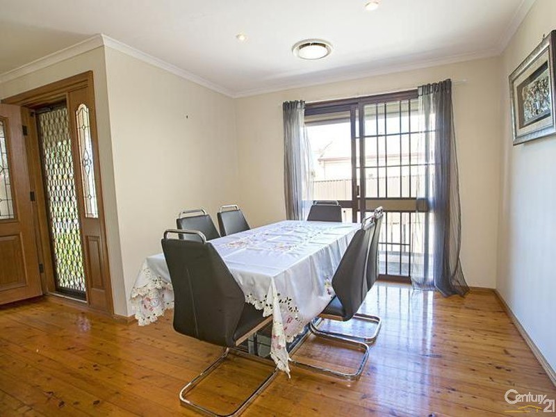 32 Bettong Crescent, Bossley Park NSW 2176