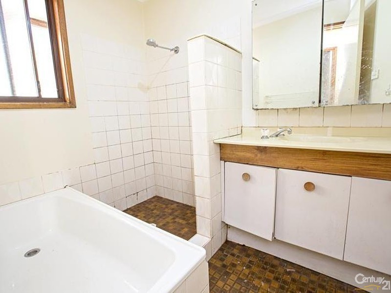 32 Bettong Crescent, Bossley Park NSW 2176