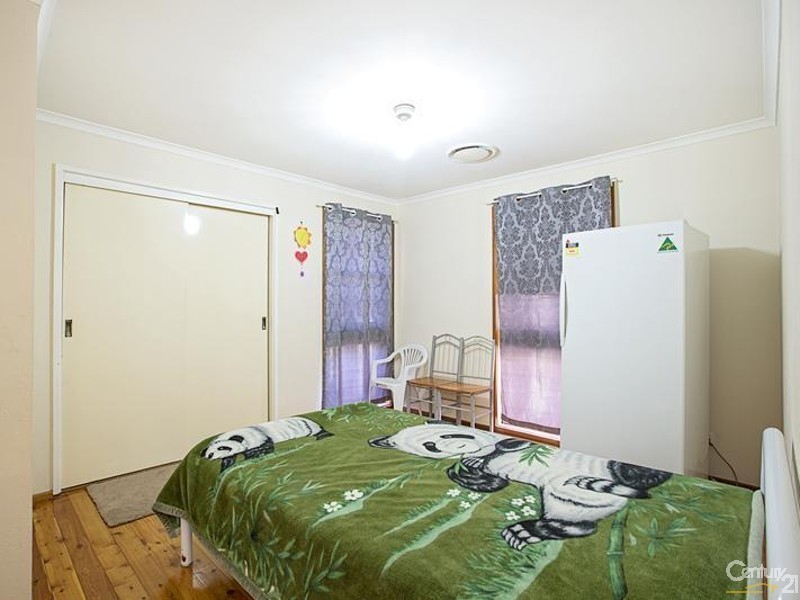 32 Bettong Crescent, Bossley Park NSW 2176