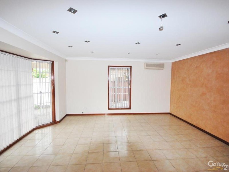 9 Nineveh Crescent, Greenfield Park NSW 2176