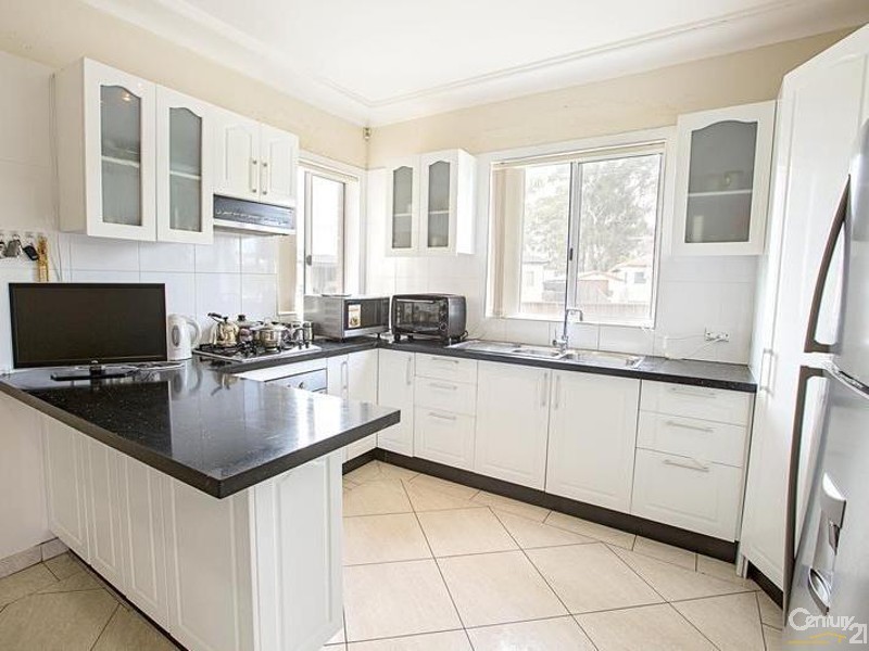 18 Kendall Street, Fairfield West NSW 2165