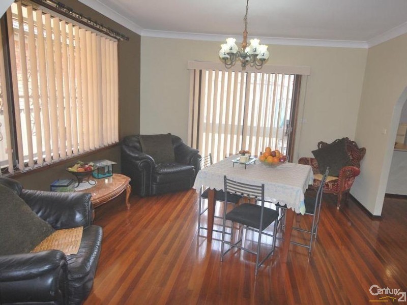 9 Gove Avenue, Green Valley NSW 2168