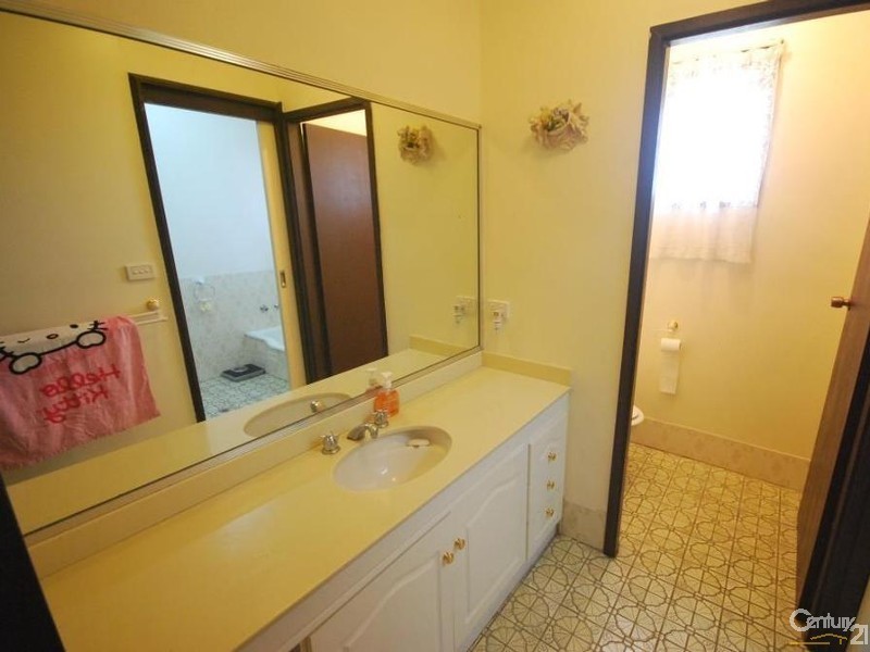 9 Gove Avenue, Green Valley NSW 2168