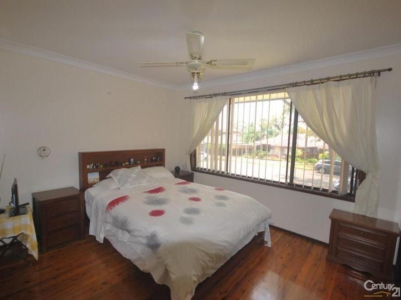 9 Gove Avenue, Green Valley NSW 2168