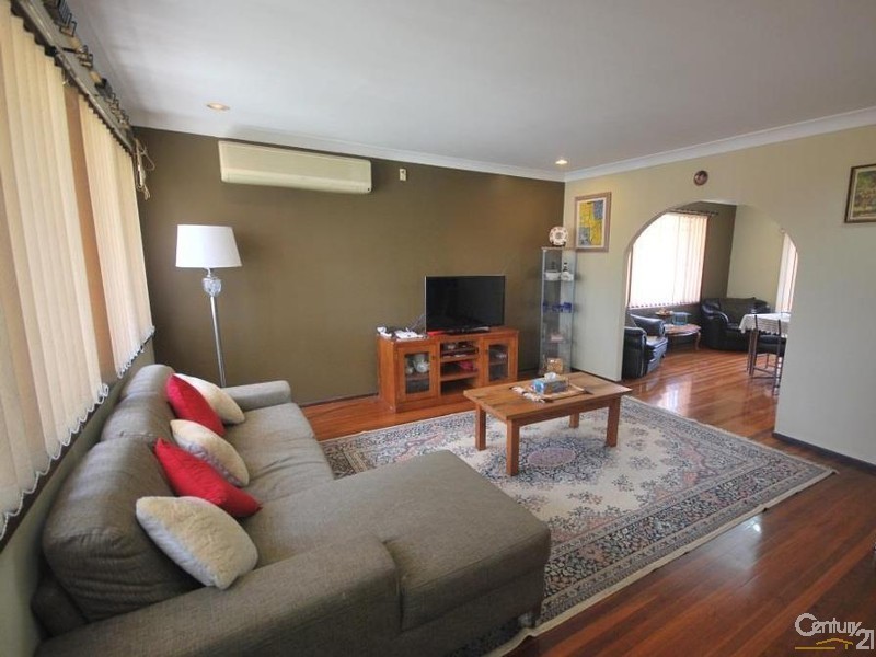 9 Gove Avenue, Green Valley NSW 2168