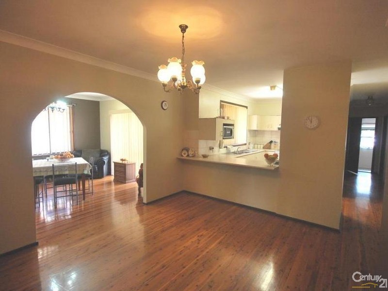 9 Gove Avenue, Green Valley NSW 2168