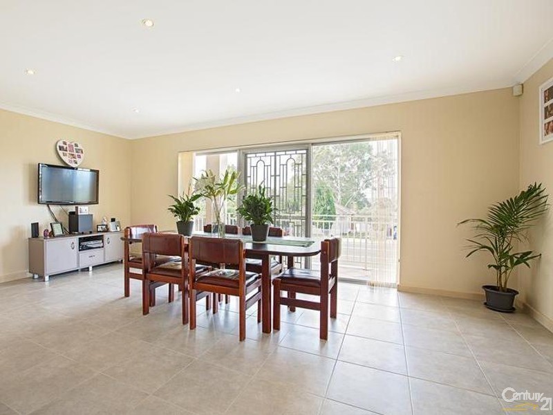 239 Brenan Street, Smithfield NSW 2164