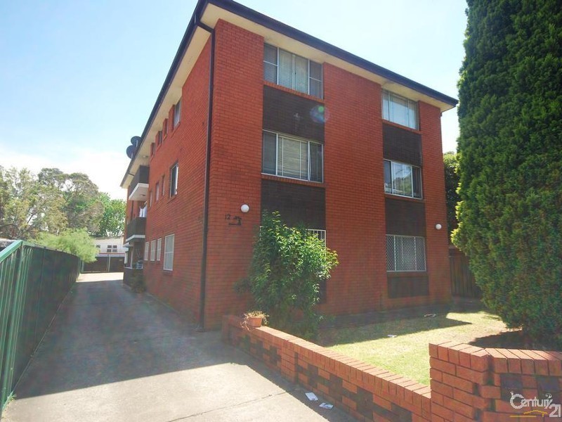 2/12 Wrentmore Street, Fairfield NSW 2165