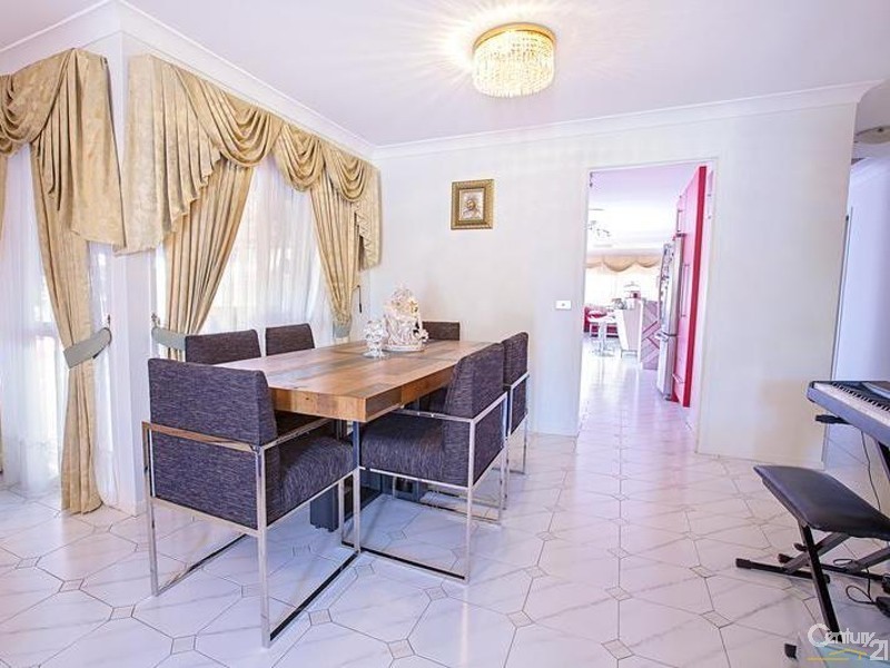 4 Intrepid Close, Greenfield Park NSW 2176