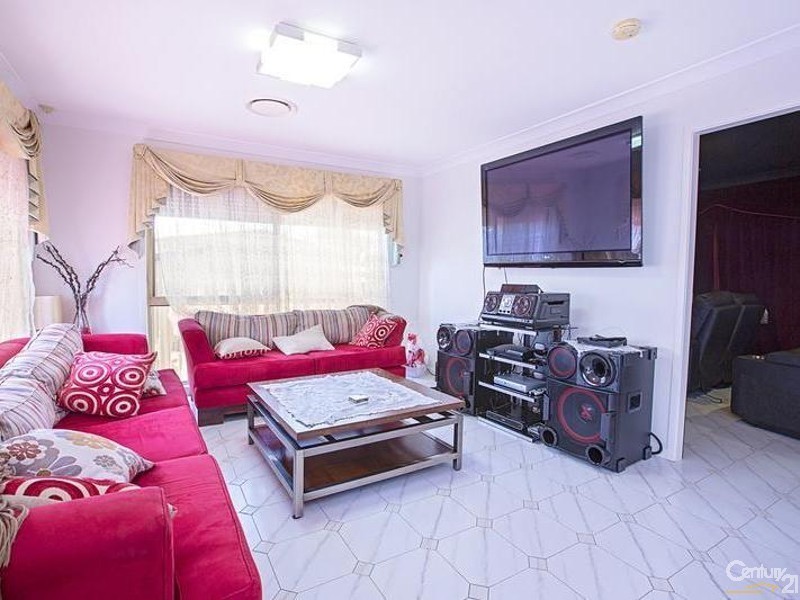 4 Intrepid Close, Greenfield Park NSW 2176